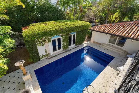 Exterior - 551 S Mashta Dr, Key Biscayne, FL 33149 photo 4 of 15