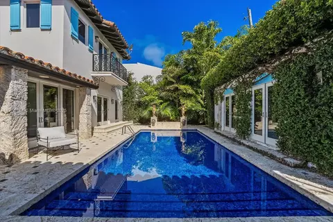 Exterior - 551 S Mashta Dr, Key Biscayne, FL 33149 photo 5 of 15