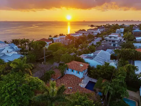 View/Area - 551 S Mashta Dr, Key Biscayne, FL 33149 photo 9 of 15