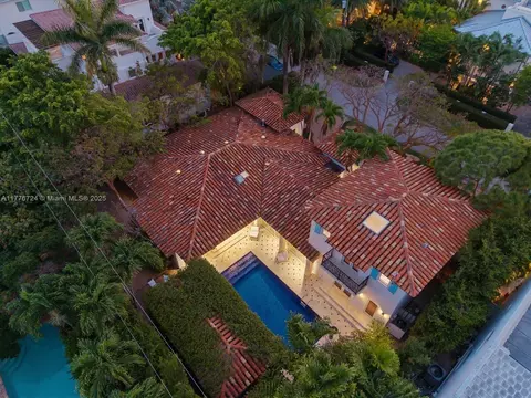 View/Area - 551 S Mashta Dr, Key Biscayne, FL 33149 photo 7 of 15