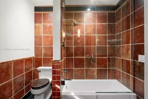 Bath - 551 S Mashta Dr, Key Biscayne, FL 33149 photo 8 of 9