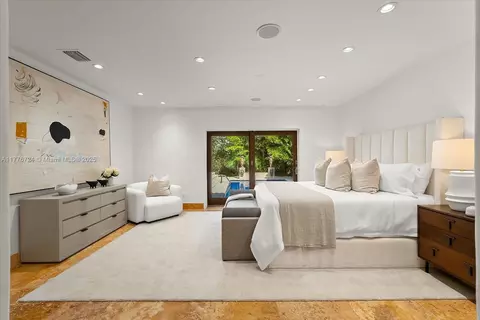 Bedroom - 551 S Mashta Dr, Key Biscayne, FL 33149 photo 6 of 10