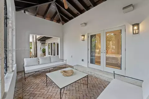 Exterior - 551 S Mashta Dr, Key Biscayne, FL 33149 photo 9 of 15