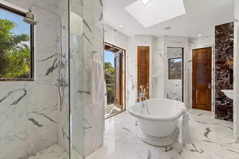 Bath - 551 S Mashta Dr, Key Biscayne, FL 33149 photo 1 of 9