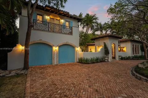 Exterior - 551 S Mashta Dr, Key Biscayne, FL 33149 photo 14 of 15