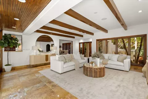 Living - 551 S Mashta Dr, Key Biscayne, FL 33149 photo 3 of 6