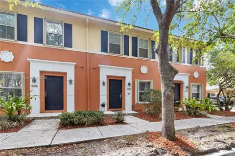 2452 SW 99th Way #2452, Miramar, FL 33025