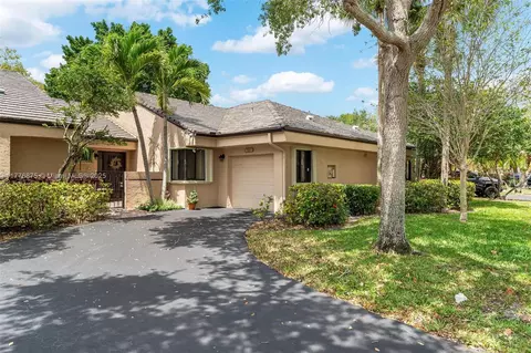 165 Chelsea Ln, Plantation, FL 33324