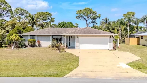 621 SE Voltair Ter, Port Saint Lucie, FL 34983