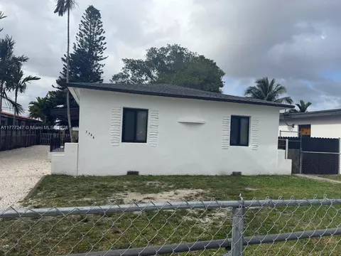 2469 NW 35th St, Miami, FL 33142
