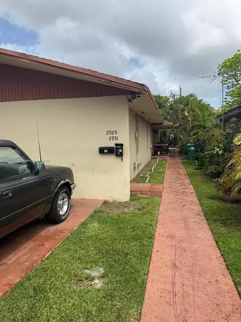 2929 NW 22nd Ct, Miami, FL 33142