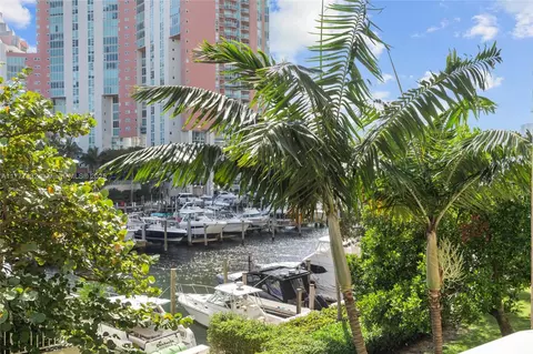 3340 NE 190th St #304, Aventura, FL 33180