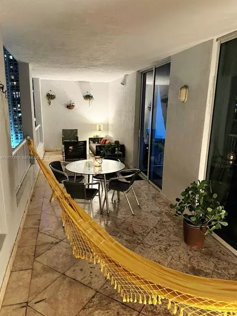 170 SE 14th St #2705, Miami, FL 33131