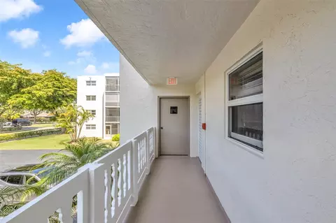 Exterior - 1025 SE 3rd Ave #201, Dania Beach, FL 33004 photo 2 of 5