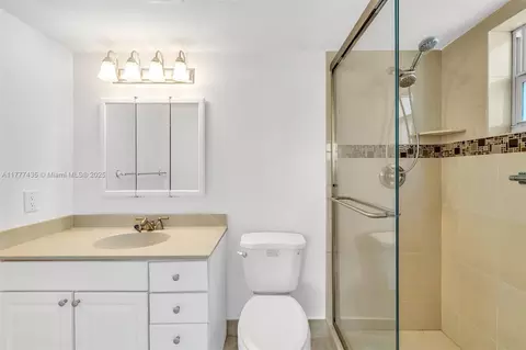 Bath - 1025 SE 3rd Ave #201, Dania Beach, FL 33004 photo 2 of 2