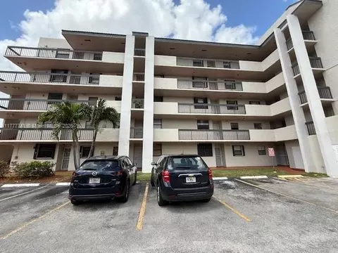 8881 Fontainebleau Blvd #204, Miami, FL 33172