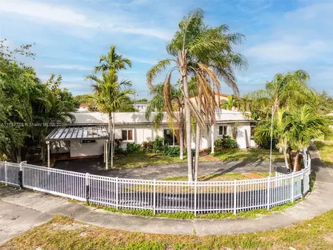660 E 10th Pl, Hialeah, FL 33010 photo 1