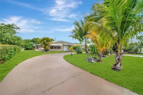 1677 NE 178th St, North Miami Beach, FL 33162