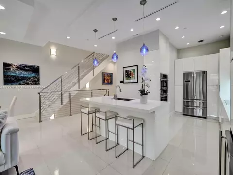 207 NE 13th Ave #207, Fort Lauderdale, FL 33301