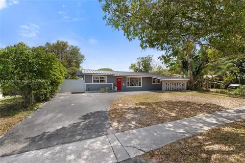 6930 SW 5th St, Pembroke Pines, FL 33023