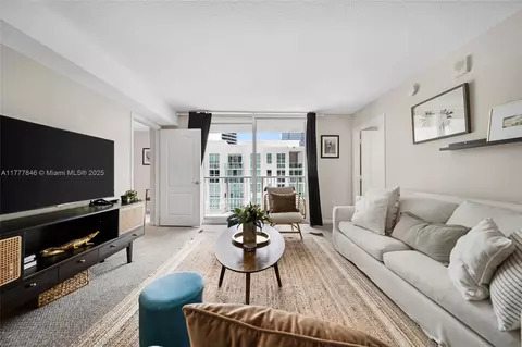 1200 Brickell Bay Dr #2515, Miami, FL 33131