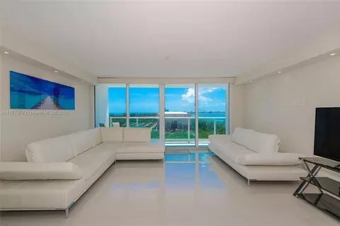 100 Bayview Dr #1026, Sunny Isles Beach, FL 33160