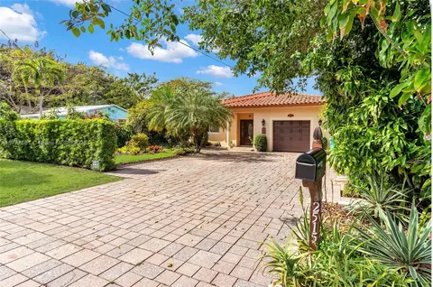 2515 NE 183rd St, North Miami Beach, FL 33160