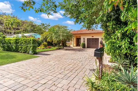 2515 NE 183rd St, North Miami Beach, FL 33160