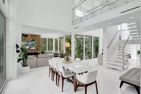 Dining - 201 Buttonwood Dr, Key Biscayne, FL 33149 photo 3 of 7