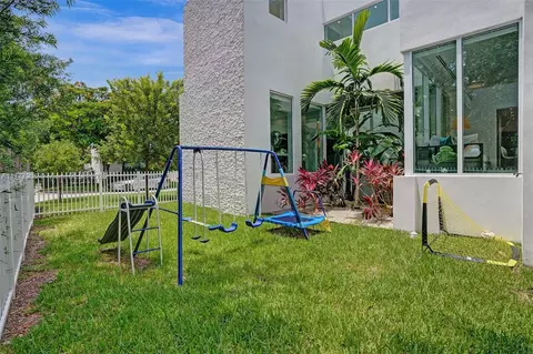 Exterior - 201 Buttonwood Dr, Key Biscayne, FL 33149 photo 12 of 12