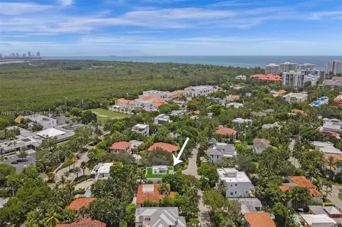 View/Area - 201 Buttonwood Dr, Key Biscayne, FL 33149 photo 7 of 8
