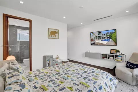 Bedroom - 201 Buttonwood Dr, Key Biscayne, FL 33149 photo 10 of 12