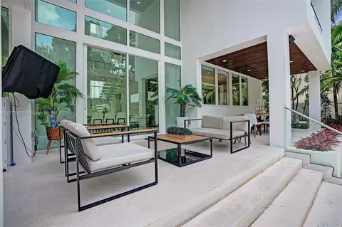 Exterior - 201 Buttonwood Dr, Key Biscayne, FL 33149 photo 5 of 12