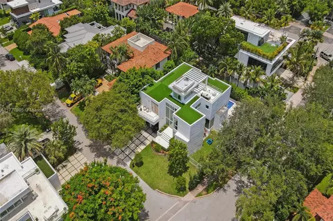 View/Area - 201 Buttonwood Dr, Key Biscayne, FL 33149 photo 2 of 8