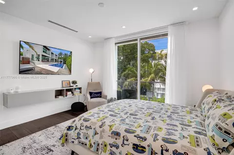 Bedroom - 201 Buttonwood Dr, Key Biscayne, FL 33149 photo 11 of 12