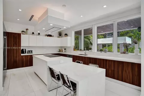 Kitchen - 201 Buttonwood Dr, Key Biscayne, FL 33149 photo 2 of 7