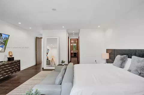 Bedroom - 201 Buttonwood Dr, Key Biscayne, FL 33149 photo 4 of 12