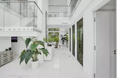 Entry Way - 201 Buttonwood Dr, Key Biscayne, FL 33149 photo 7 of 8