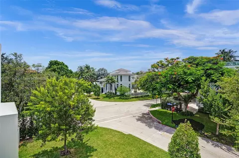 Exterior - 201 Buttonwood Dr, Key Biscayne, FL 33149 photo 9 of 12