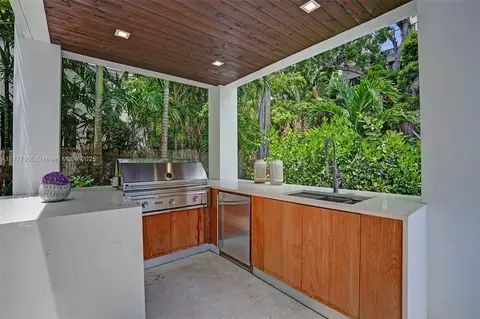 Kitchen - 201 Buttonwood Dr, Key Biscayne, FL 33149 photo 5 of 7