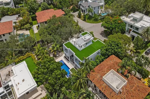 View/Area - 201 Buttonwood Dr, Key Biscayne, FL 33149 photo 6 of 8