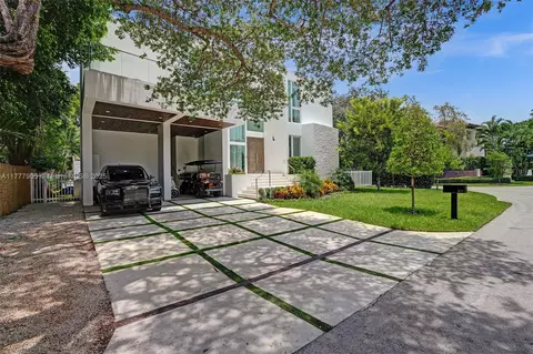 Exterior - 201 Buttonwood Dr, Key Biscayne, FL 33149 photo 10 of 12
