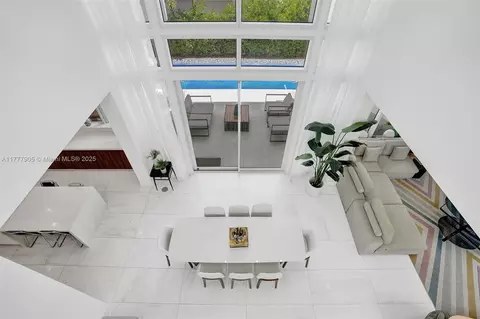 Dining - 201 Buttonwood Dr, Key Biscayne, FL 33149 photo 2 of 7