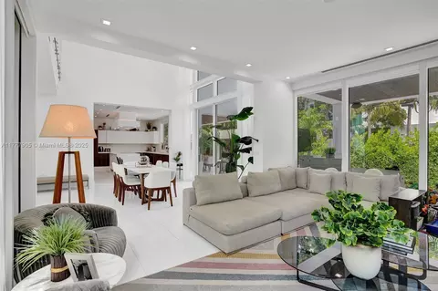 Living - 201 Buttonwood Dr, Key Biscayne, FL 33149 photo 2 of 2