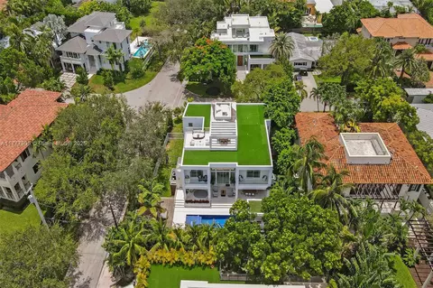 View/Area - 201 Buttonwood Dr, Key Biscayne, FL 33149 photo 3 of 8