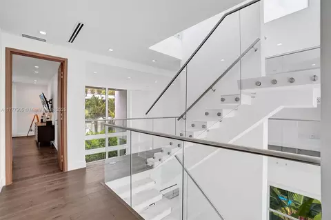 Entry Way - 201 Buttonwood Dr, Key Biscayne, FL 33149 photo 4 of 8