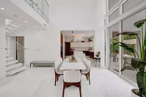 Dining - 201 Buttonwood Dr, Key Biscayne, FL 33149 photo 5 of 7