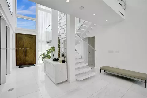 Entry Way - 201 Buttonwood Dr, Key Biscayne, FL 33149 photo 2 of 8