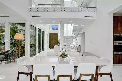 Dining - 201 Buttonwood Dr, Key Biscayne, FL 33149 photo 6 of 7