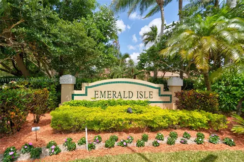 935 Jade Ct, Weston, FL 33326